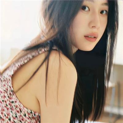 追梦的黎族女娃娃